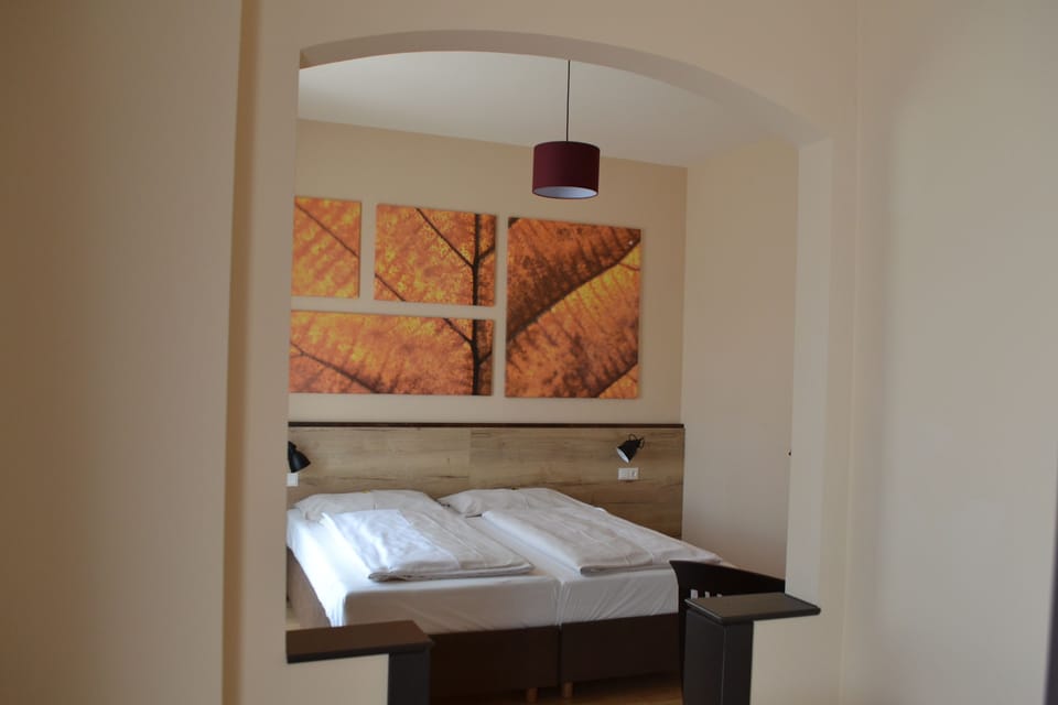 1 bedroom, hypo-allergenic bedding available, in-room safe, desk