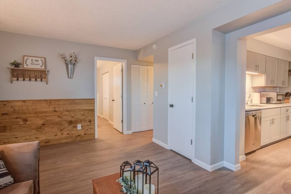 Apartment (2 Bedrooms) | Living room | TV