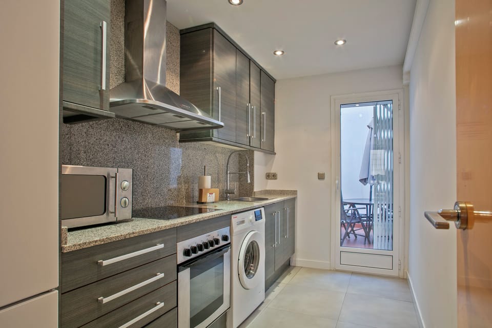 Apartment, 1 Bedroom, Terrace | Private kitchen | Full-size fridge, microwave, oven, stovetop
