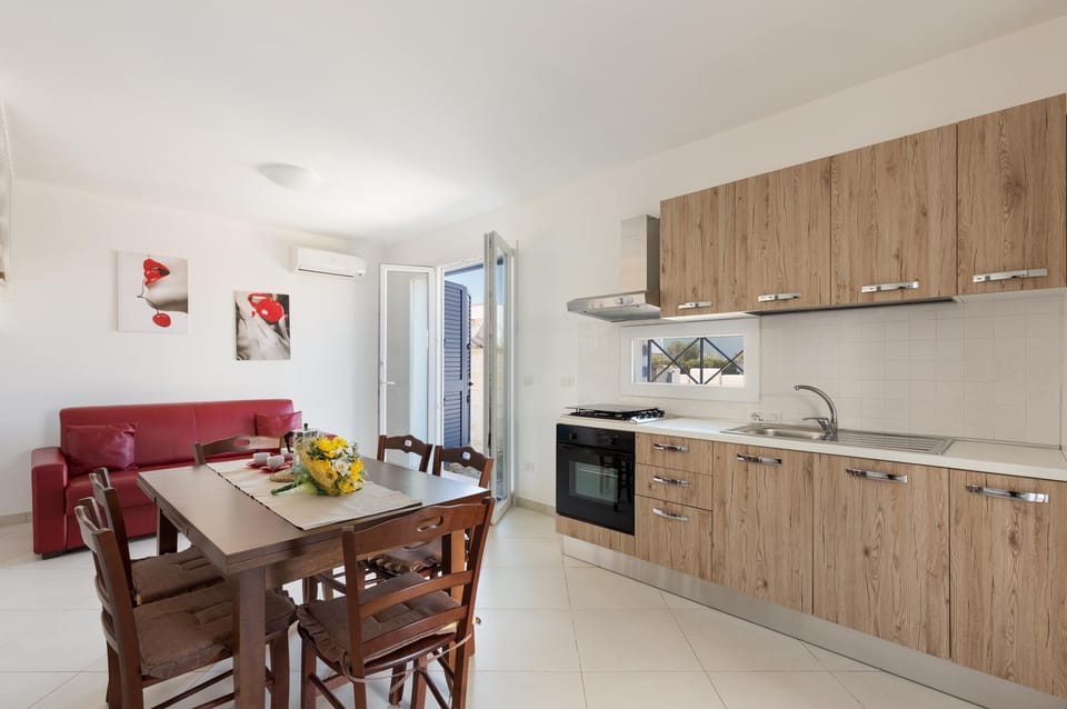 Comfort House, 2 Bedrooms | Private kitchen | Full-size fridge, oven, stovetop, cookware/dishes/utensils
