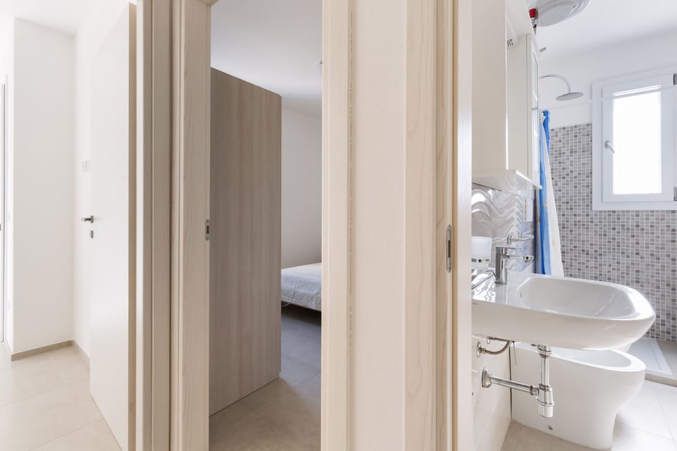 Comfort House, 2 Bedrooms | Bathroom | Shower, hair dryer, bidet, towels