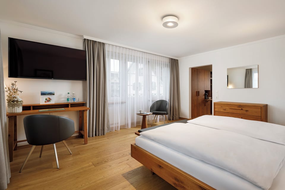 In-room safe, desk, iron/ironing board (on request), WiFi (free)