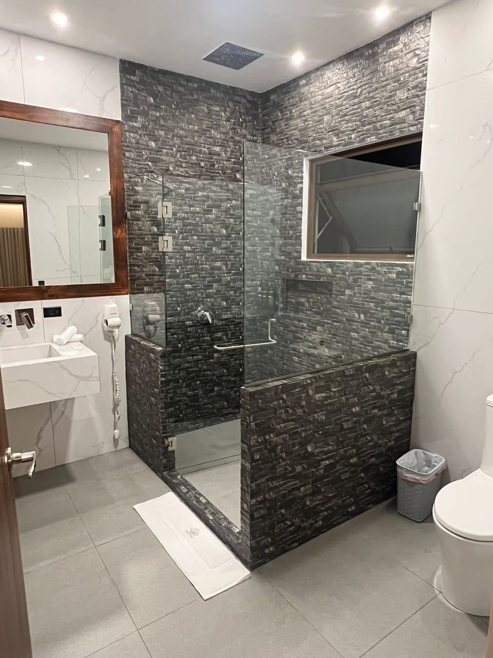 Deluxe Double Room, 2 Queen Beds, Non Smoking, Mountain View | Bathroom | Shower, rainfall showerhead, hair dryer, towels