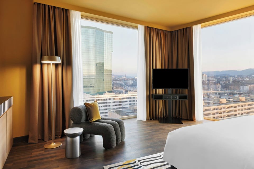 Premium bedding, in-room safe, desk, blackout drapes