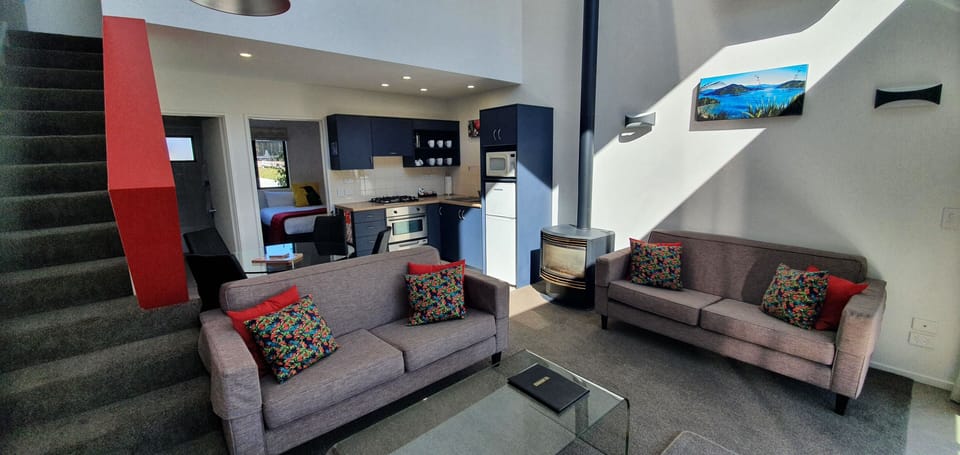 Flat-screen TV, Netflix, streaming services