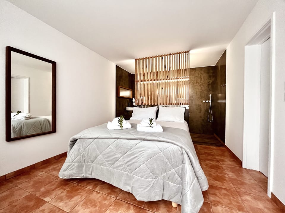 Deluxe Room | Soundproofing, free WiFi, bed sheets