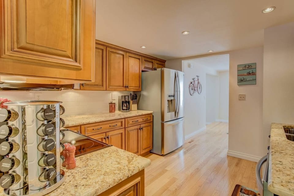 House (3 Bedrooms) | Private kitchen | Full-size fridge, oven, coffee/tea maker, toaster