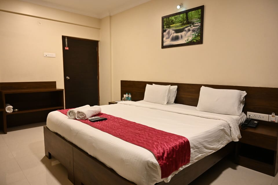 Executive Room | Iron/ironing board (on request), WiFi (free), individually furnished