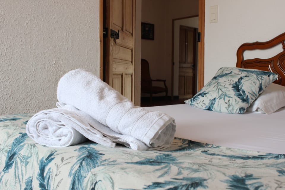 Classic Double Room, Private Bathroom | Desk, blackout drapes, soundproofing, cribs/infant beds