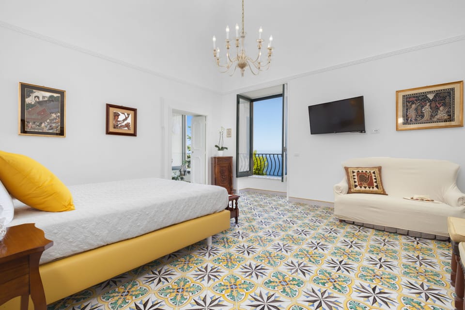 In-room safe, free WiFi, bed sheets