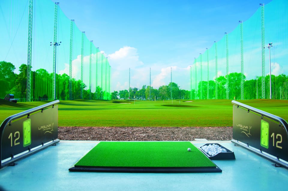 Indoor golf driving range