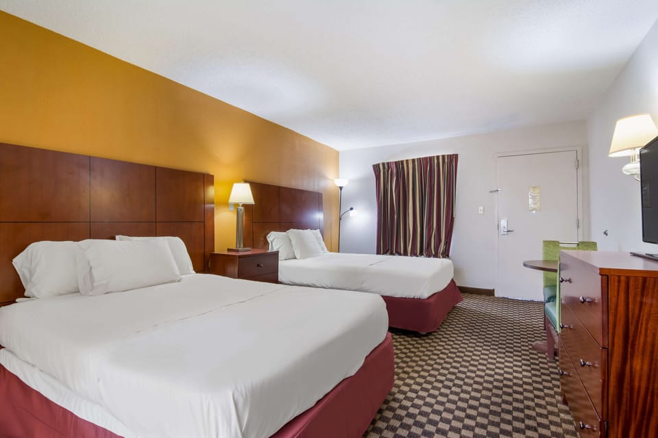 Desk, iron/ironing board, free WiFi, bed sheets