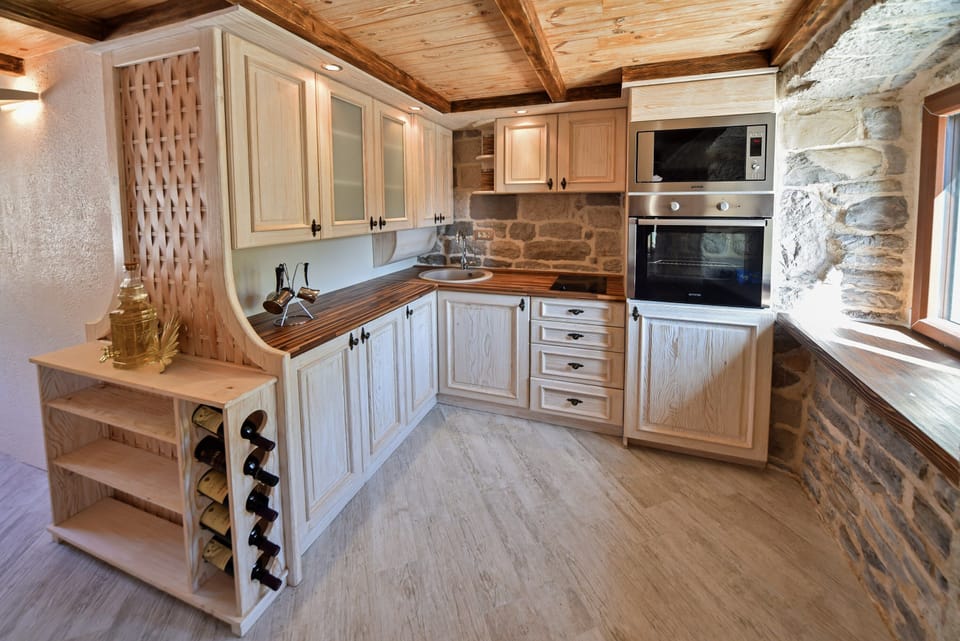 Panoramic Villa | Private kitchen | Full-size fridge, microwave, oven, stovetop