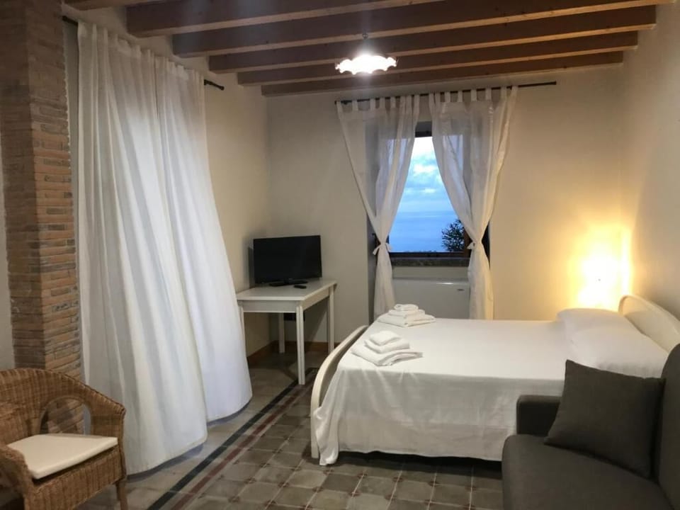 Standard Double Room | Soundproofing, free WiFi, bed sheets