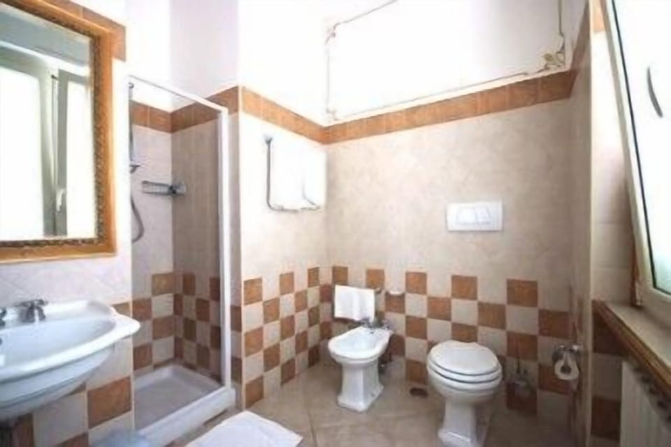 Rainfall showerhead, free toiletries, hair dryer, slippers