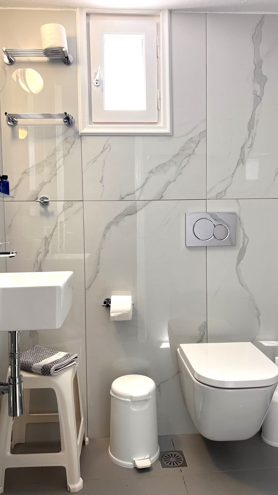 Standard Room | Bathroom | Shower, hair dryer, towels, soap