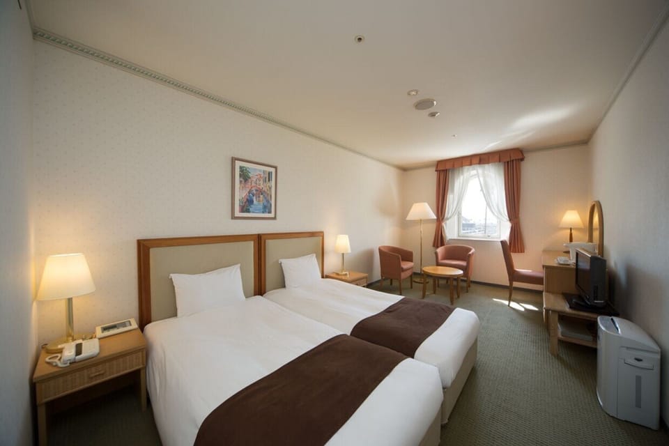 Premium bedding, down comforters, in-room safe, desk
