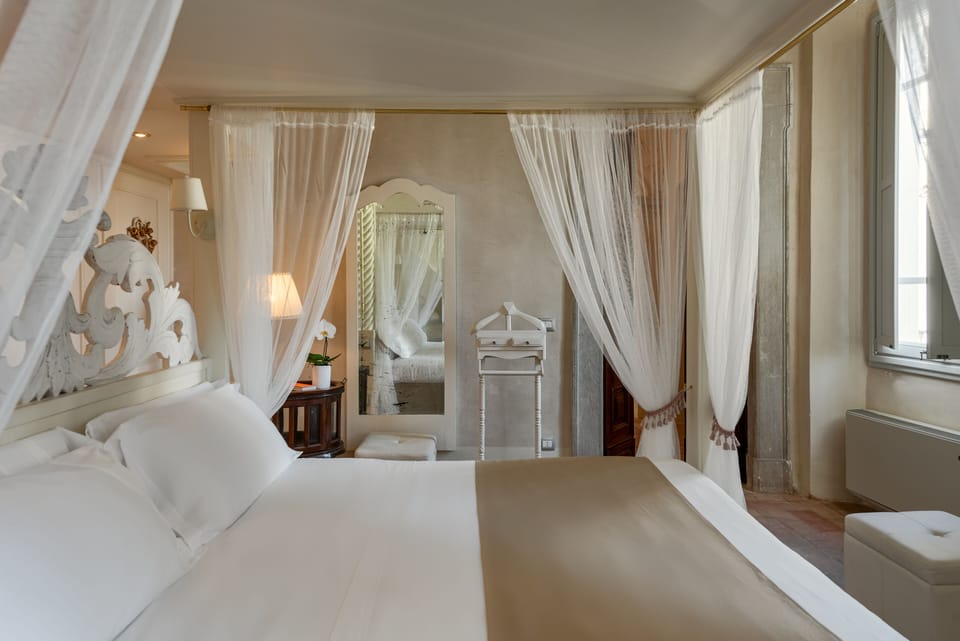 Suite | Down comforters, minibar, in-room safe, desk