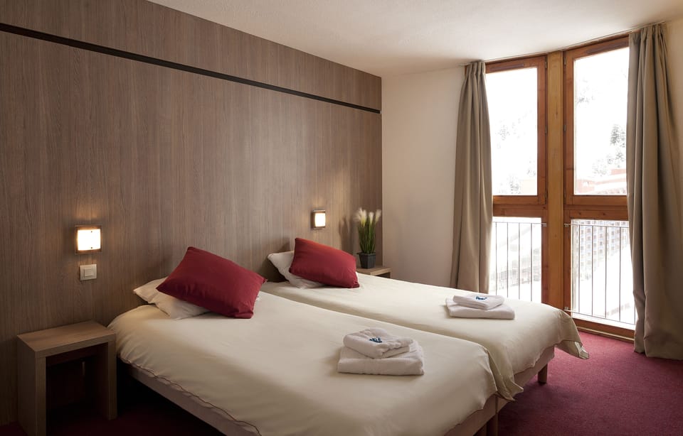 Double Room | In-room safe, desk, free WiFi, bed sheets