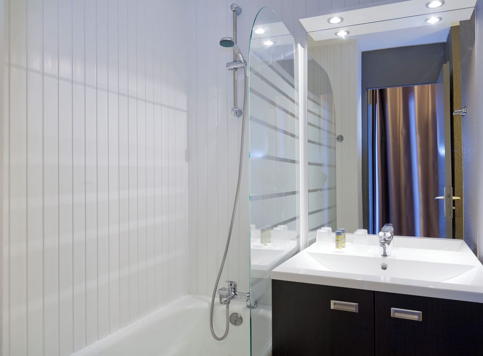 In-room safe, desk, WiFi (free), bed sheets