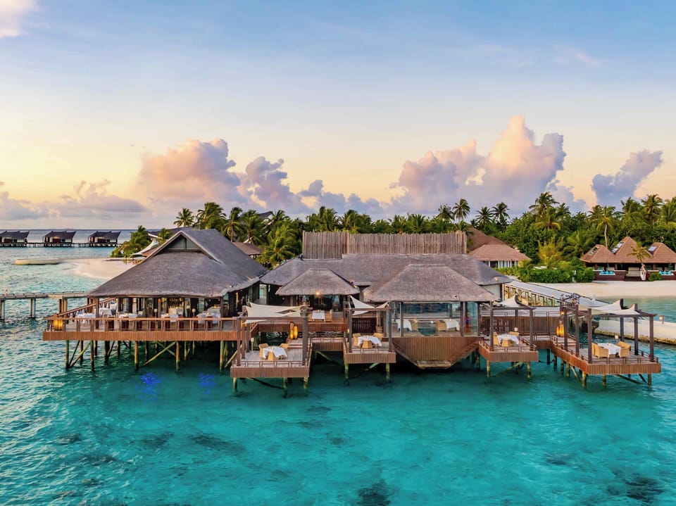 5 restaurants, breakfast, lunch, dinner served; international cuisine
