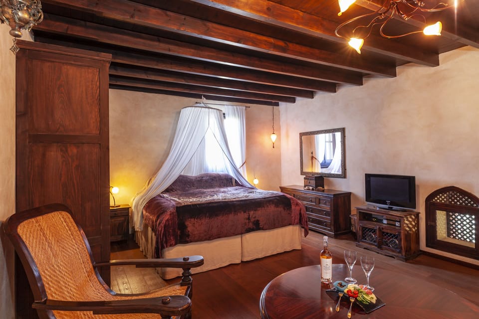 Suite (Grand Master) | In-room safe, soundproofing, iron/ironing board, free WiFi