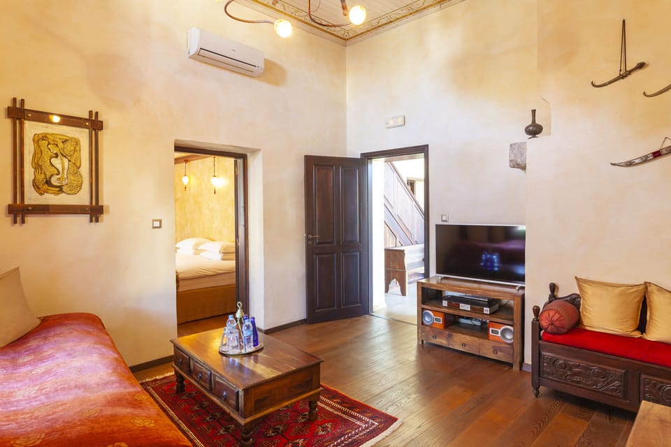 Suite (Pasha) | In-room safe, soundproofing, iron/ironing board, free WiFi