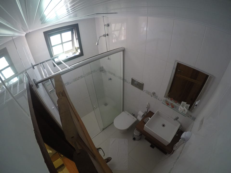 Shower, free toiletries, towels