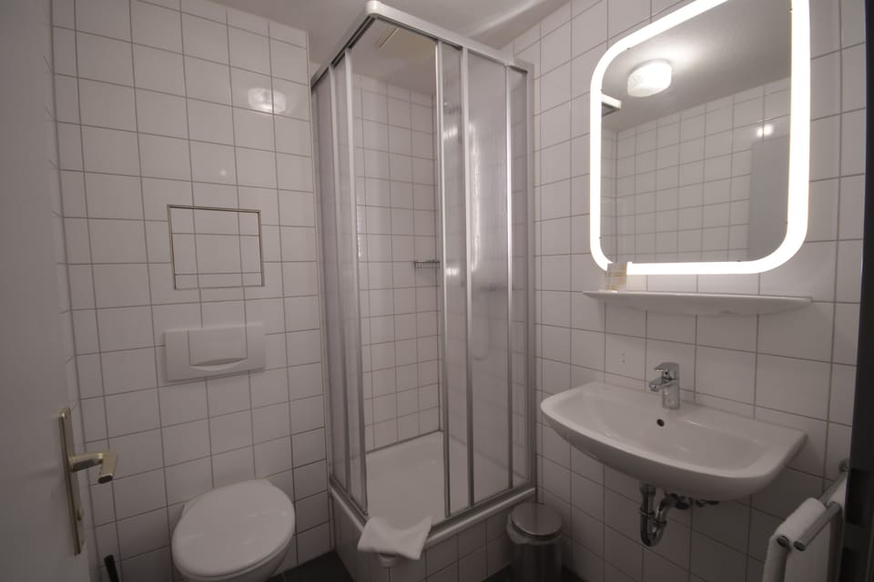 Shower, towels