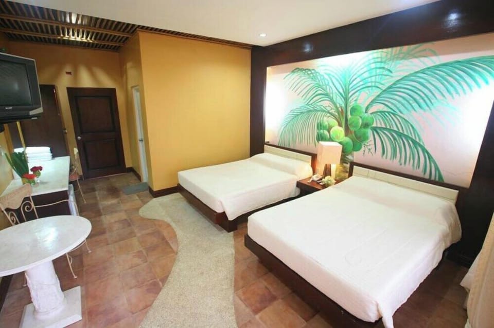 Executive Room | Desk, individually decorated