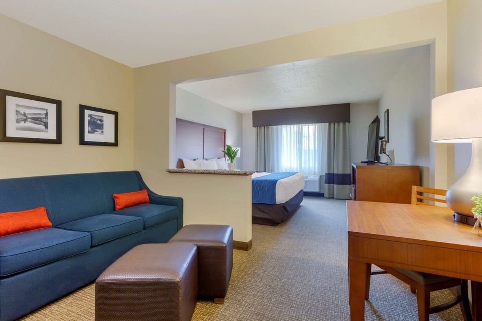Suite, Non Smoking | In-room safe, desk, laptop workspace, iron/ironing board