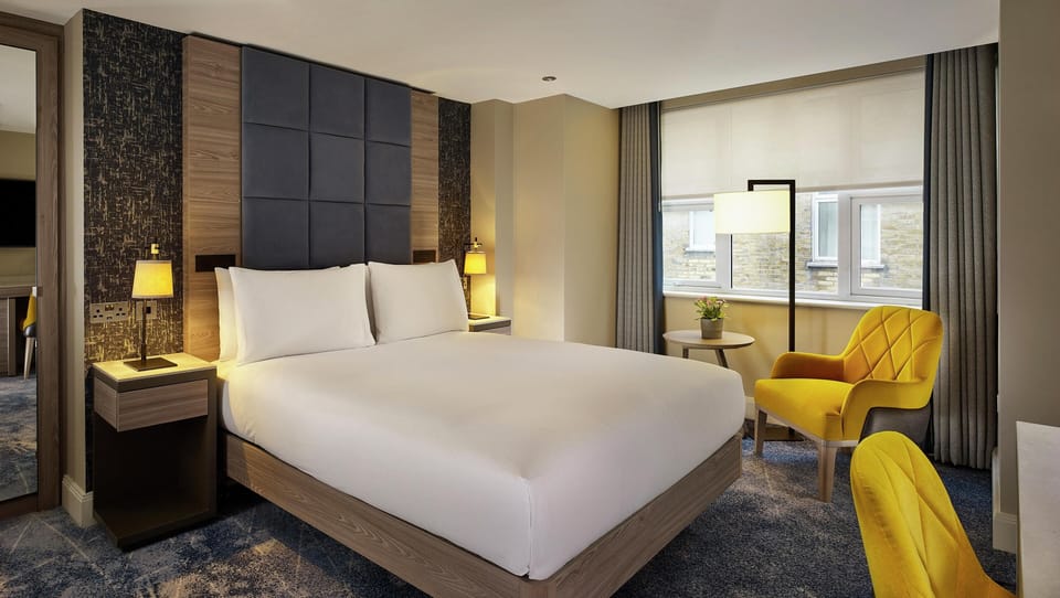 Deluxe Room, 1 Queen Bed (Superior) | Hypo-allergenic bedding, in-room safe, laptop workspace, blackout drapes