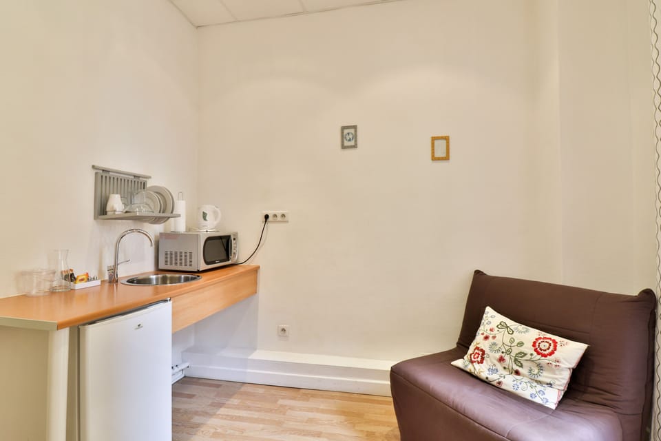 Suite (Jean Cocteau) | Private kitchenette | Fridge, microwave, coffee/tea maker, electric kettle