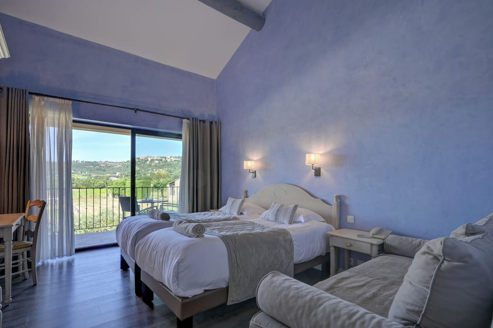 Premium Twin Room | Premium bedding, minibar, in-room safe, individually decorated
