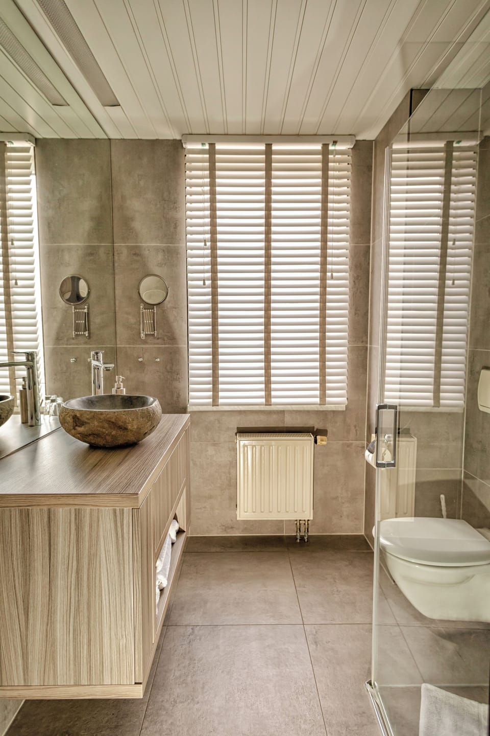 Standard Double Room | Bathroom | Shower, free toiletries, hair dryer, towels