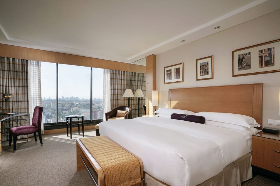 Deluxe Room, 1 King Bed | Premium bedding, minibar, in-room safe, desk