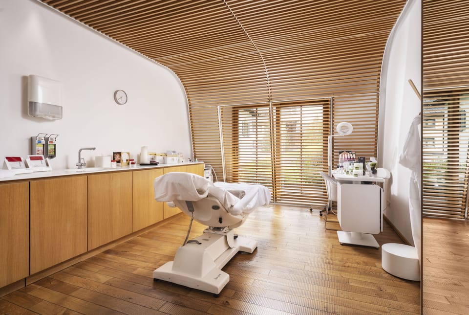 Couples treatment rooms, sauna, steam room, body treatments