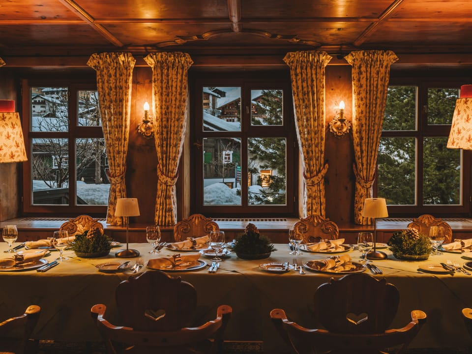 2 restaurants, breakfast, dinner served; local cuisine