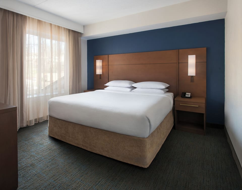 In-room safe, desk, laptop workspace, iron/ironing board