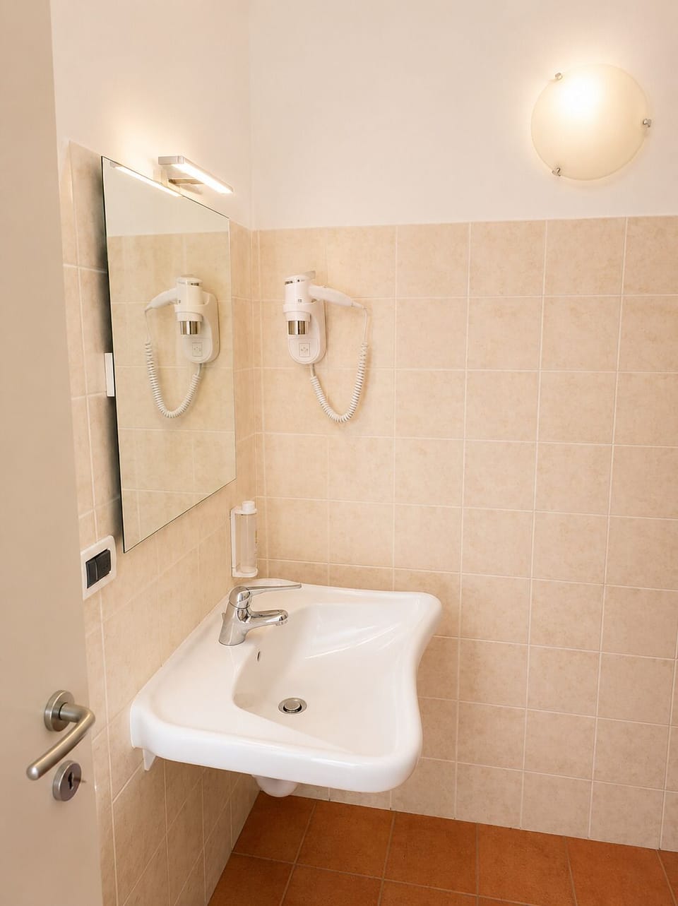 Standard Single Room | Bathroom | Shower, towels