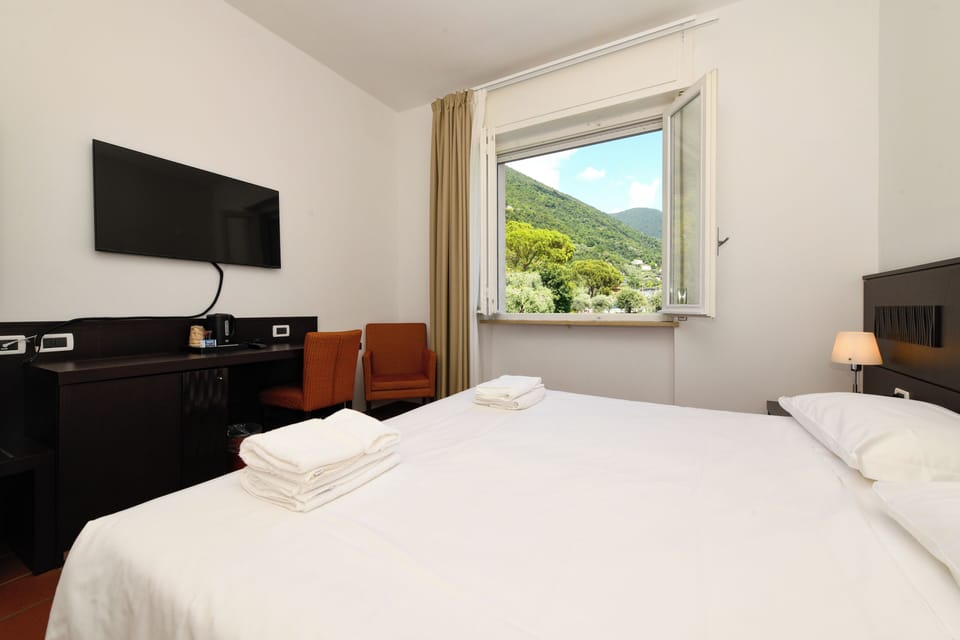 Classic Double Room, Private Bathroom | Select Comfort beds, cribs/infant beds, free WiFi, bed sheets