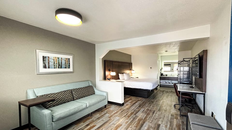 Down comforters, pillowtop beds, desk, laptop workspace