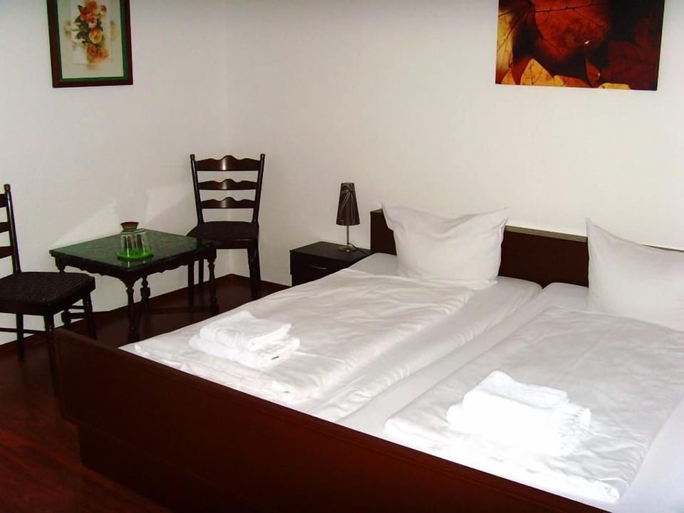 Rollaway beds (surcharge), WiFi (free)