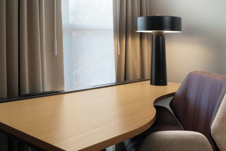 Desk, soundproofing, iron/ironing board, WiFi (free)