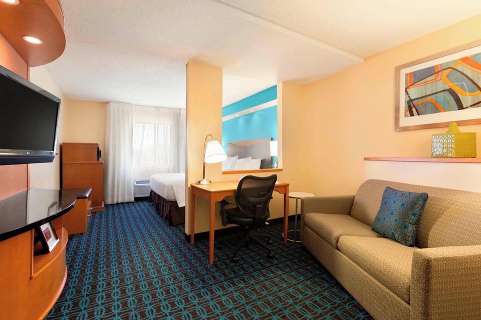 Executive Suite, 1 King Bed with Sofa bed | Premium bedding, pillowtop beds, desk, blackout drapes