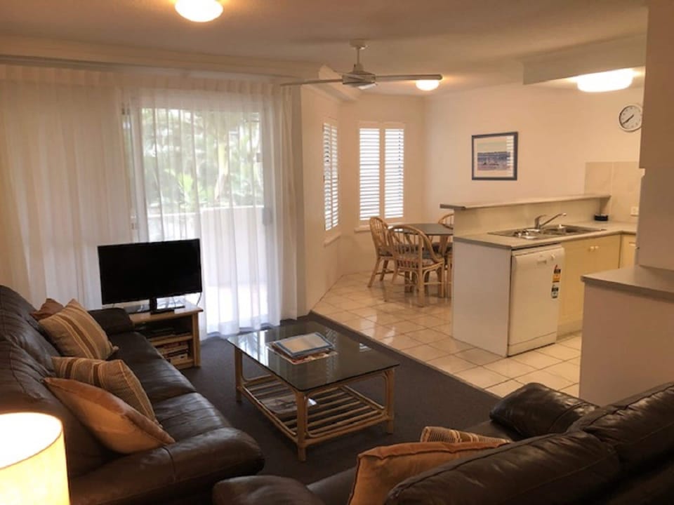 Two Bedroom Apartment | Living area | 32-inch flat-screen TV with digital channels, LCD TV, table tennis