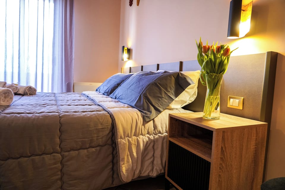 Minibar, in-room safe, desk, free cribs/infant beds