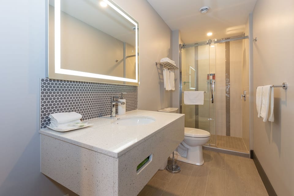 Superior Room, 2 Queen Beds | Bathroom | Combined shower/tub, free toiletries, hair dryer, towels