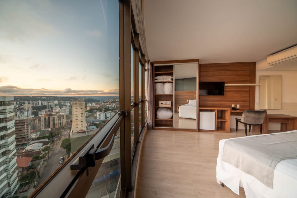 Superior Room | Minibar, in-room safe, desk, blackout drapes
