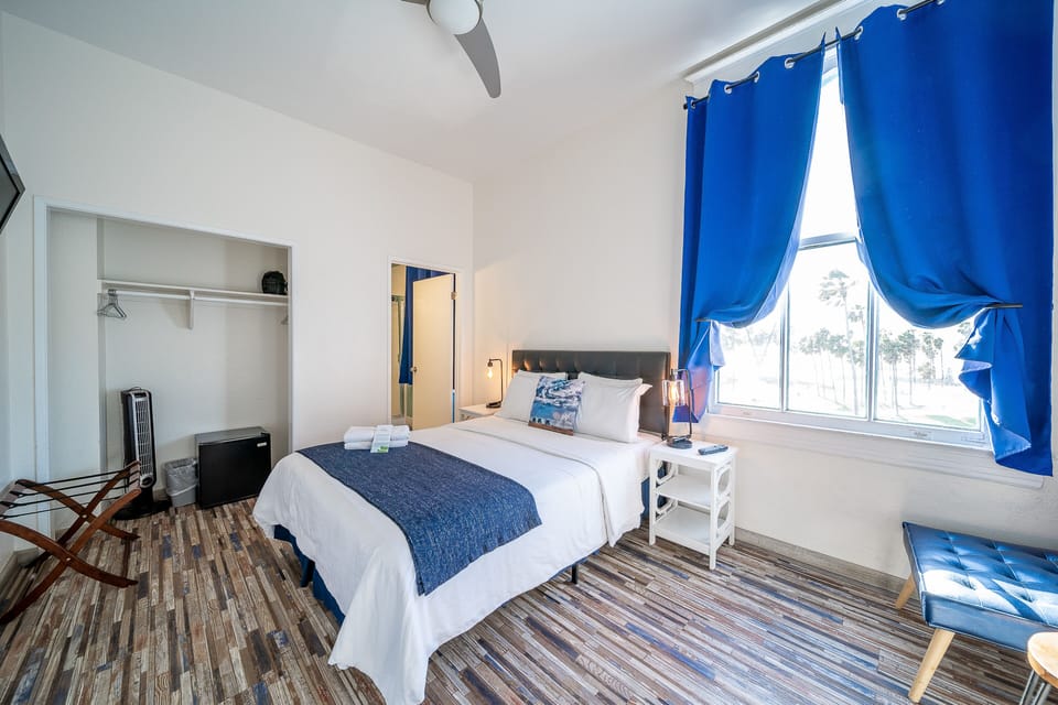Double Room Ensuite with Sea View | In-room safe, free WiFi, bed sheets